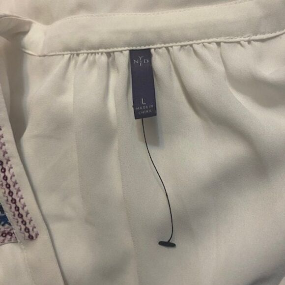 NYDJ White V-neck embroidered blouse, size L - Picture 4 of 4